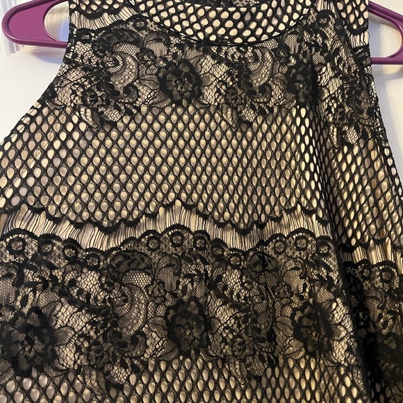 Lace dress - Picture 3 of 4